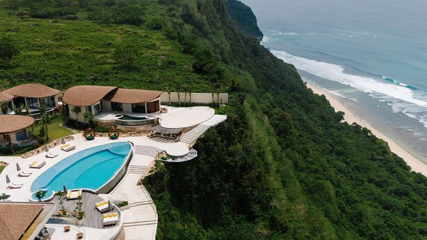 A resort with a swimming pool, beach, and lush greenery. - VANARA Resort & Spa (Pecatu)