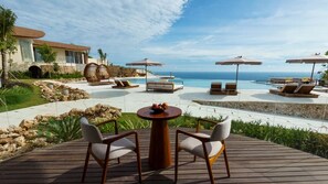 Huvila, valtamerinäköala | Ulkoruokailutilat
