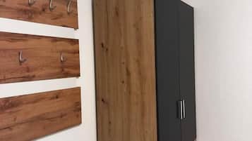 Family Apartment, Roll-in Shower, Air conditioning | Interior