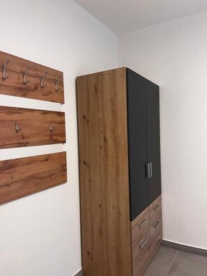 Familienapartment, rollstuhlgeeignete Dusche, Klimaanlage | Innenbereich