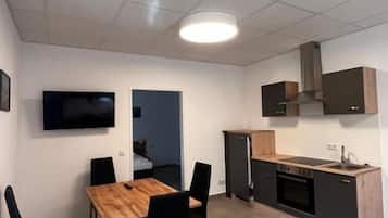 Family Apartment, Roll-in Shower, Air conditioning | Dining