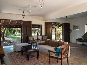 Deluxe Villa, Ocean View | Interior