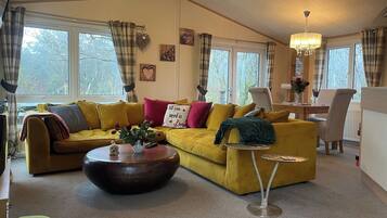 Ferienhütte, 3 Schlafzimmer, barrierefrei, Terrasse | Wohnzimmer