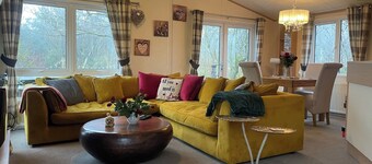 Country Lodge Retreat With hot tub