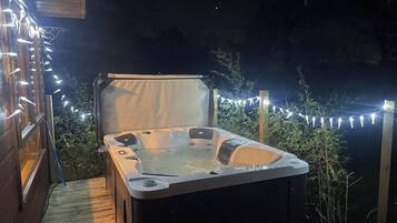 Cabin, 3 Bedrooms, Accessible, Patio | Outdoor spa tub