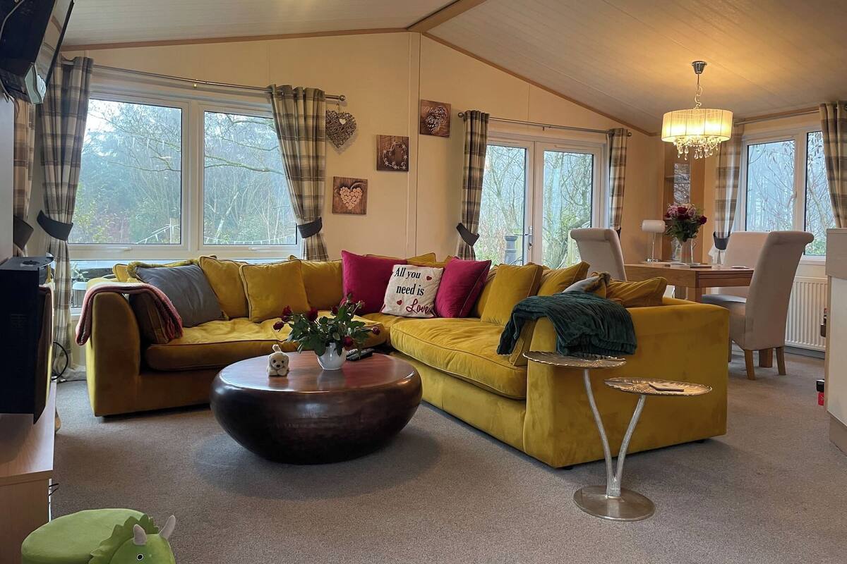 Huisje, 3 slaapkamers, toegankelijk voor mindervaliden, patio | Woonkamer