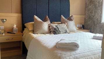 Cabin, 3 Bedrooms, Accessible, Patio | 3 bedrooms