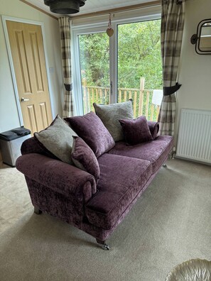 Cabin, 3 Bedrooms, Accessible, Patio | Living area