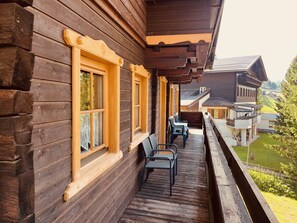 Terrace/patio - Holiday Home 'Ferienhaus Unterkircher-Wallner' with Mountain View, Private Terrace and Wi-Fi (Hadergasse)