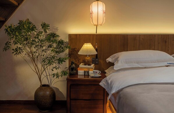 Habitación de lujo con 1 cama matrimonial o 2 individuales, vista al patio