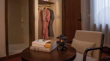 Luxury Double or Twin Room, Courtyard View | Interior