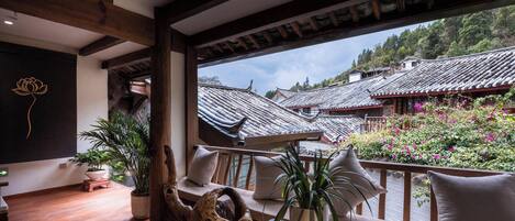 TvÄbÀddsrum för familj - utsikt mot innergÄrden | Balkongutsikt