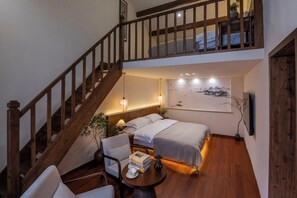 Luxe kamer, 1 twee- of 2 eenpersoonsbedden, uitzicht op binnenplaats | Verduisterende gordijnen, geluiddichte muren