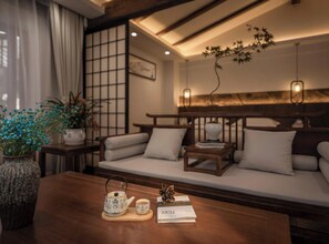 Luxury Single Room | Blackout drapes, soundproofing, iron/ironing board, free WiFi