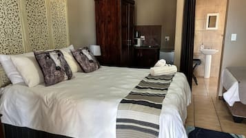 Dobbeltrom – comfort | Skrivebord, skrivebord for bærbar PC og strykejern/-brett