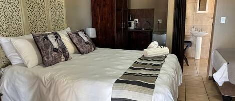 Comfort Double Room | Desk, laptop workspace, iron/ironing board, free WiFi