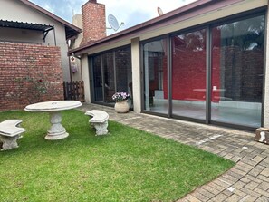 屋外ダイニングエリア