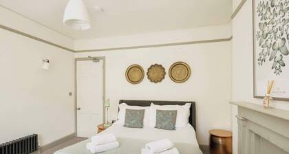 Monmouth St, Townhouse sleeps 10