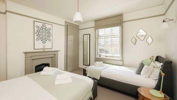Travel cot, WiFi, bed sheets