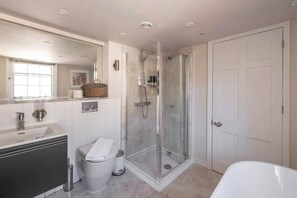 Shower, hair dryer, towels, shampoo