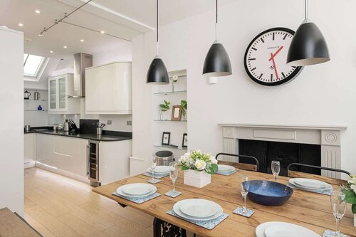 Monmouth St, Townhouse sleeps 10