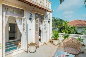 Villa luxueuse, balcon, vue sur le jardin | Terrasse/patio