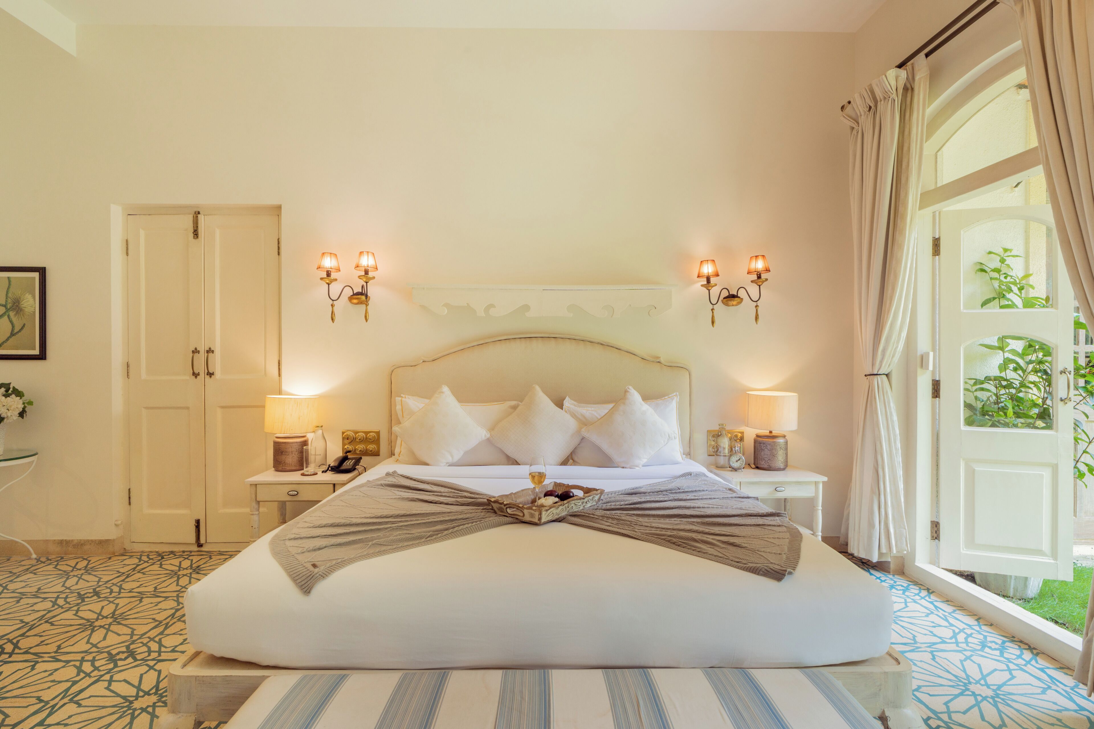 Luksushuvila, parveke, näköala puutarhaan