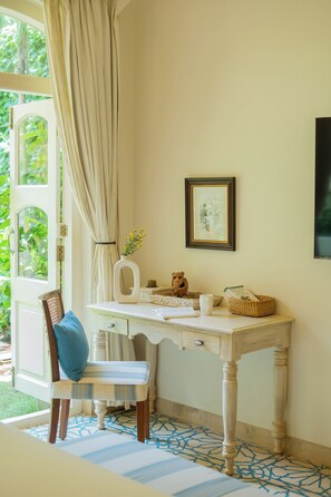 Luksushuvila, parveke, näköala puutarhaan | Sisätilat