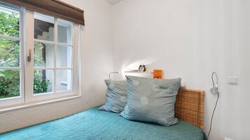 WiFi, bed sheets