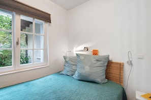 WiFi, bed sheets - Apartment 'Für 4 Personen 40 M²' with Private Terrace, Shared Garden and Wi-Fi (Hamburg)