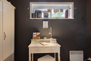 Interior - Apartment 'Für 4 Personen 40 M²' with Private Terrace, Shared Garden and Wi-Fi (Hamburg)