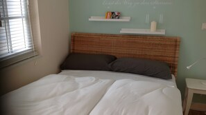 WiFi, bed sheets