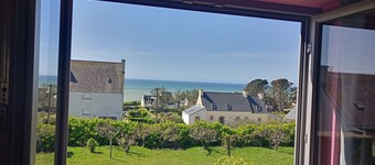House with a stunning ocean view; the beach is within walking distance