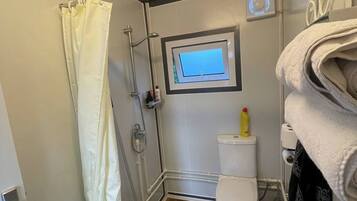 Loft, 1 kamar tidur | Kamar mandi