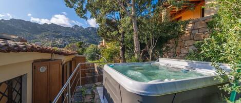 Baignoire à remous extérieure