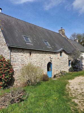 Exterior - Longère (traditional long house) near the Golfe du Morbihan (Saint-Avé)