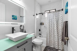 Hair dryer, towels - Nick House - Lehigh Acres (Lehigh Acres)