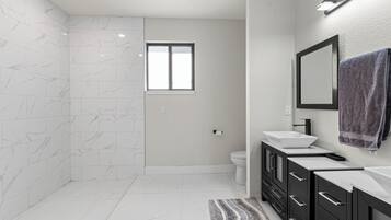 House, 3 Bedrooms | Bathroom