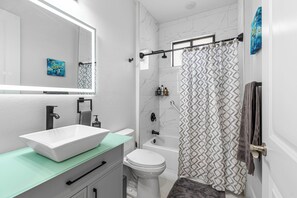 House, 3 Bedrooms | Bathroom - Nick House (Lehigh Acres)