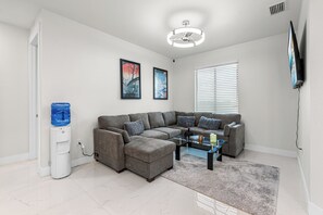 House, 3 Bedrooms | Living area - Nick House (Lehigh Acres)