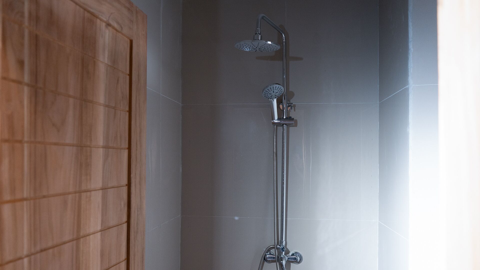 Kamar Double, pemandangan kolam renang | Kamar mandi