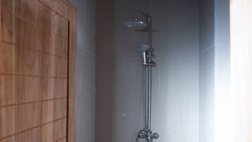 Kamar Double, pemandangan kolam renang | Kamar mandi