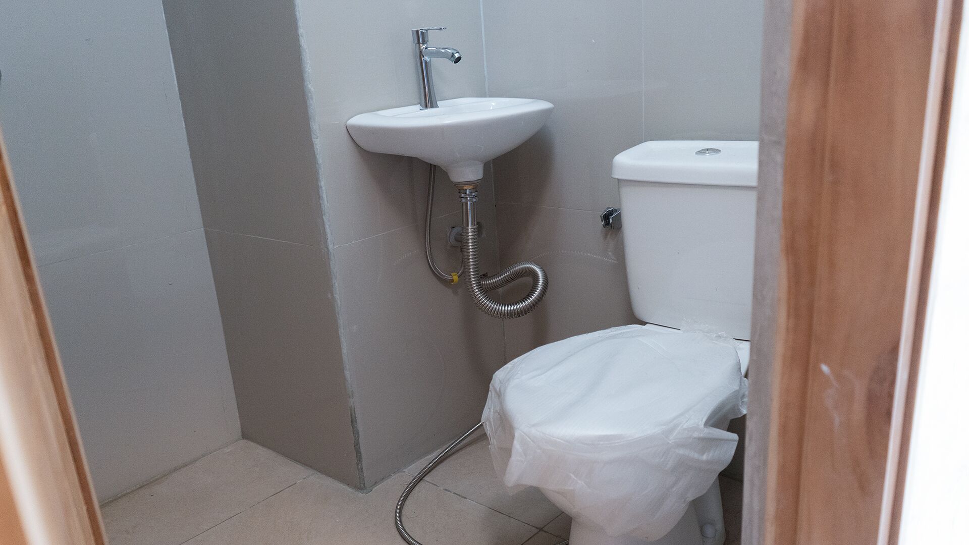 Kamar Double, pemandangan kolam renang | Kamar mandi