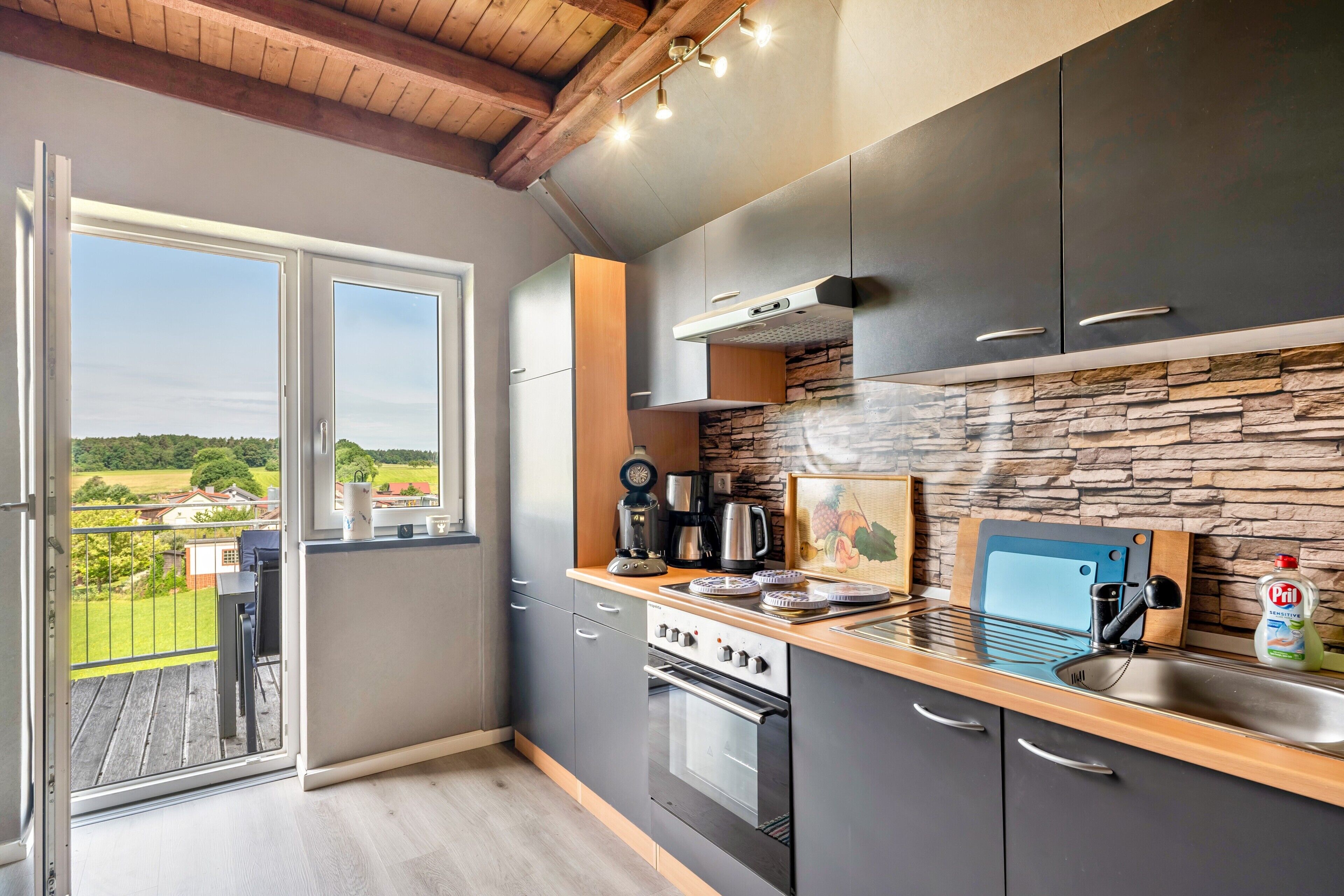 Fridge, oven, stovetop, coffee/tea maker