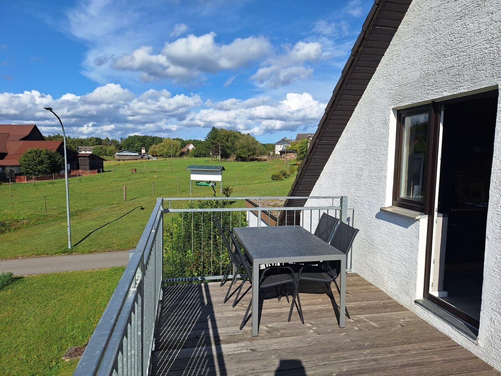 屋外ダイニングエリア