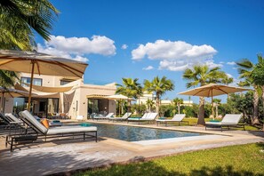 Outdoor pool - Villa Nehas (Oulad Hassoune)