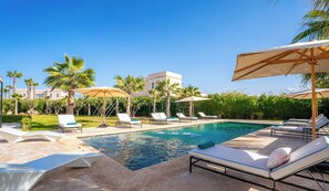 Outdoor pool - Villa Nehas (Oulad Hassoune)
