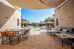 Outdoor dining - Villa Nehas (Oulad Hassoune)