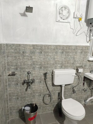 Bathroom - Stay in Mawkdok – Clean, Comfortable & Peaceful (Cherrapunji)