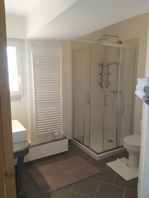 Bathroom - Chambre Louise Guest Room with Shared Pool (Plobsheim)